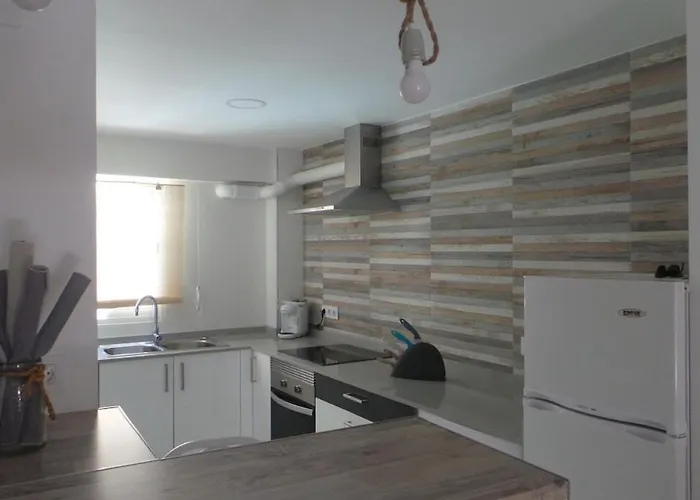 In Center בנידורם